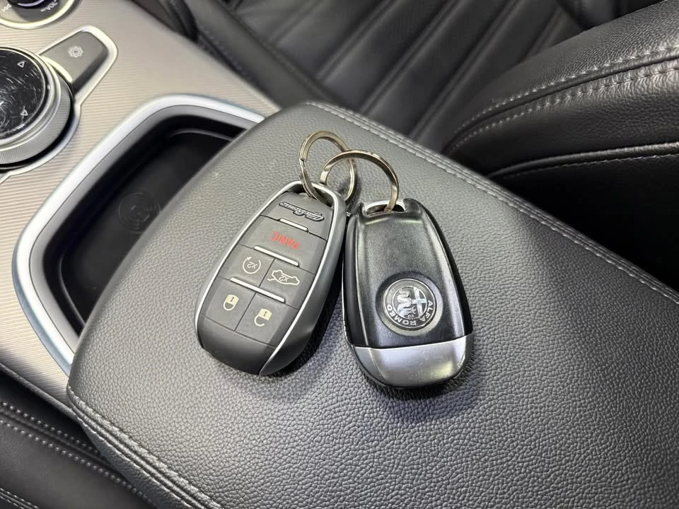 2021 Alfa Romeo Giulia - Image 18 of 18