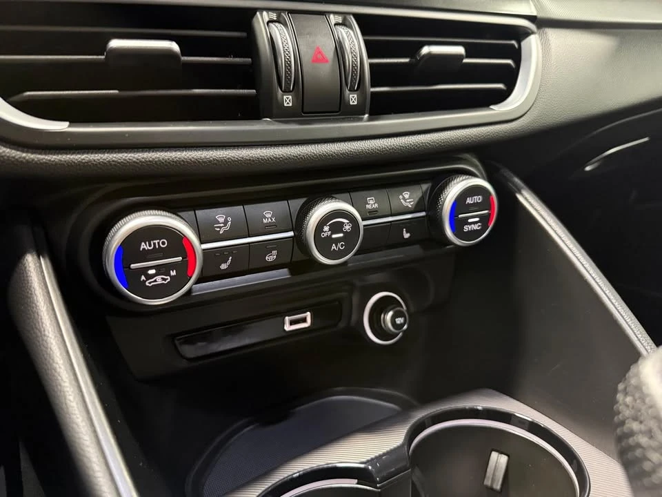 2021 Alfa Romeo Giulia - Image 18 of 19