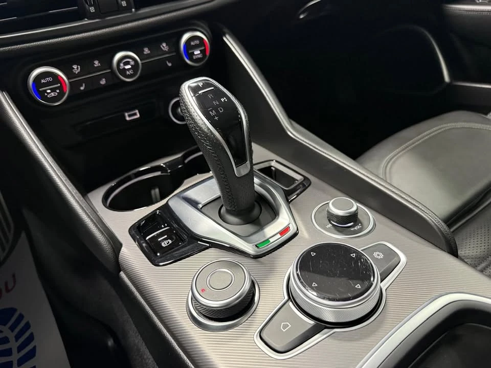 2021 Alfa Romeo Giulia - Image 14 of 19