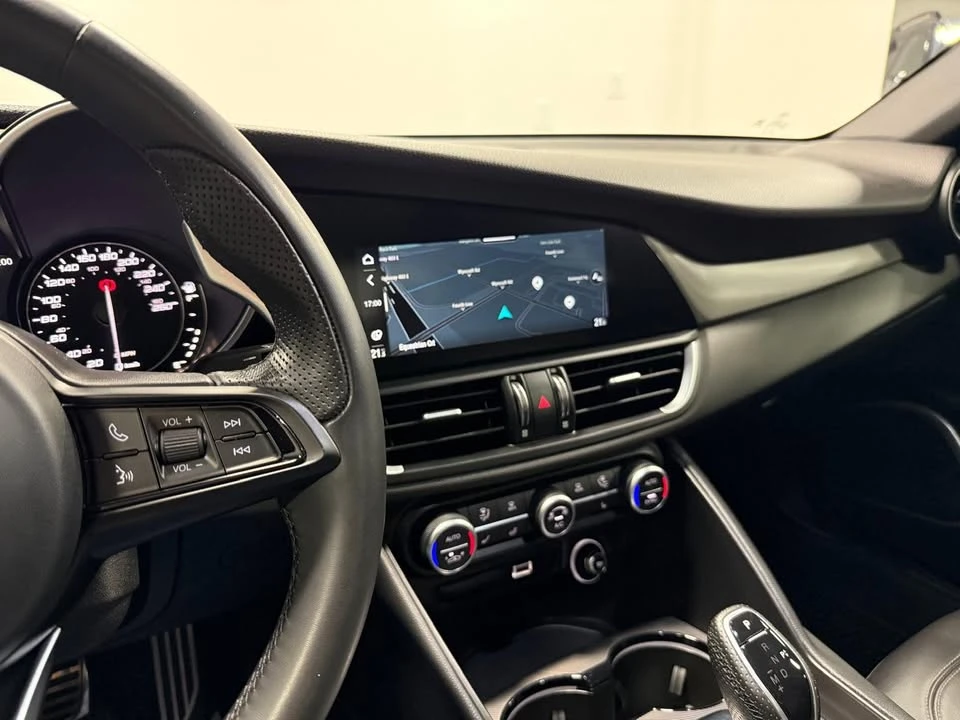 2021 Alfa Romeo Giulia - Image 15 of 19