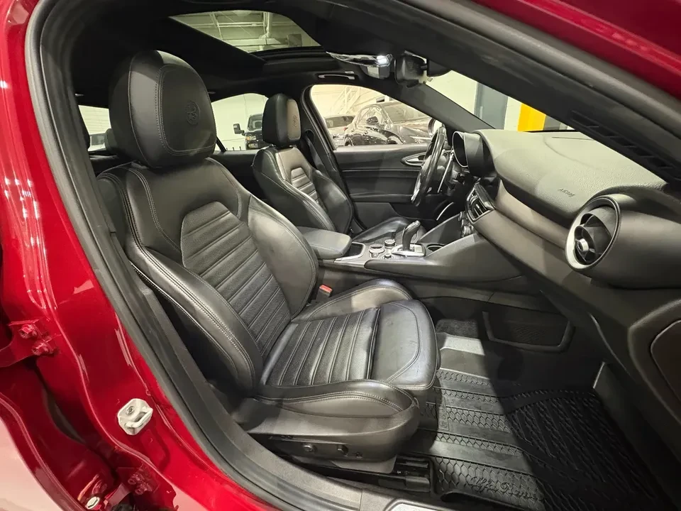2021 Alfa Romeo Giulia - Image 16 of 20