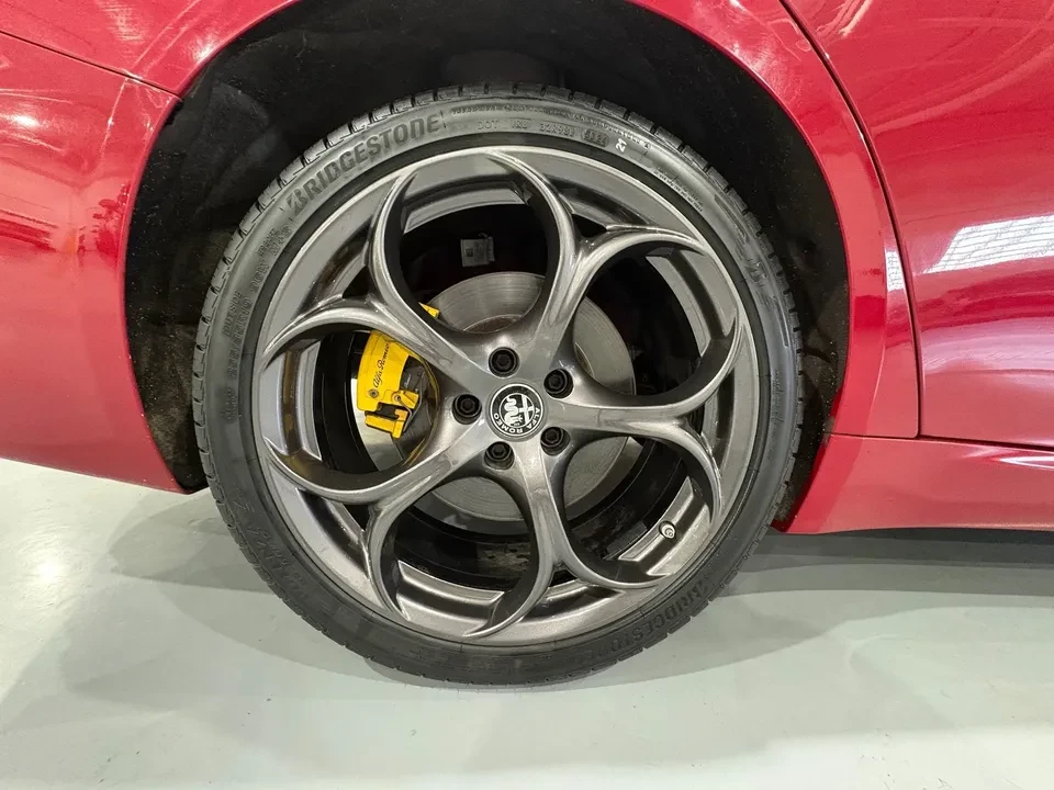 2021 Alfa Romeo Giulia - Image 18 of 20