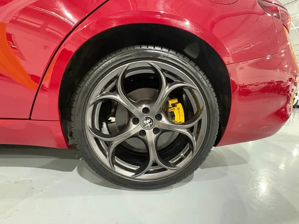2021 Alfa Romeo Giulia - Image 19 of 20