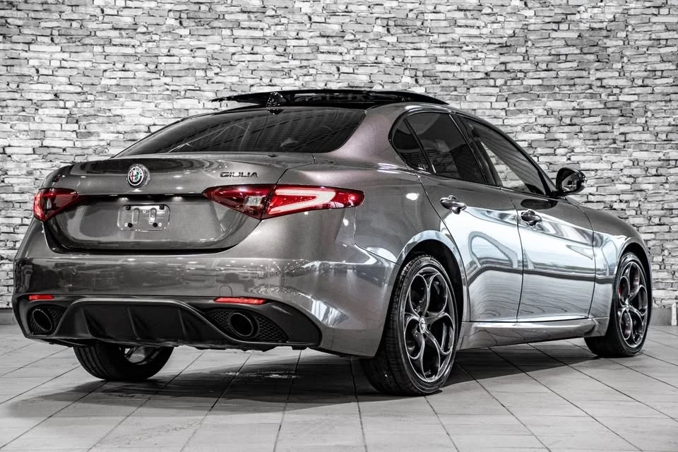2021 Alfa Romeo Giulia - Image 15 of 20