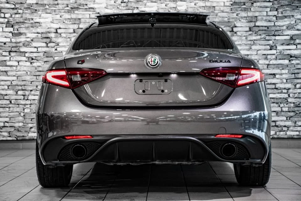 2021 Alfa Romeo Giulia - Image 16 of 20