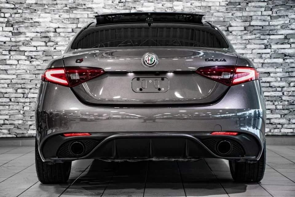 2021 Alfa Romeo Giulia - Image 16 of 20