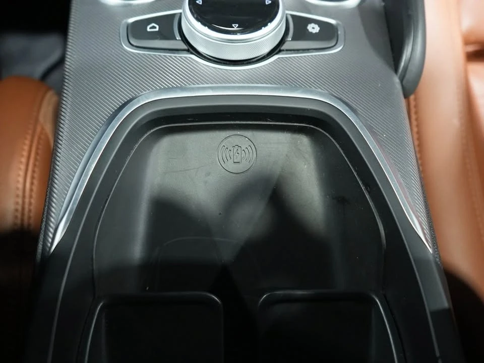 2021 Alfa Romeo Giulia - Image 16 of 20