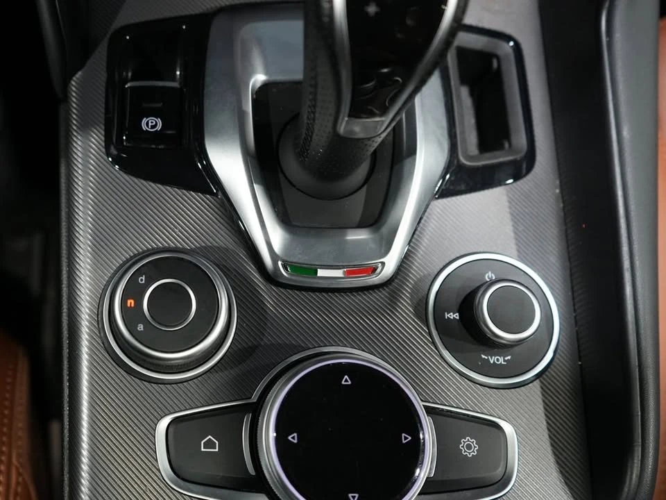 2021 Alfa Romeo Giulia - Image 14 of 20