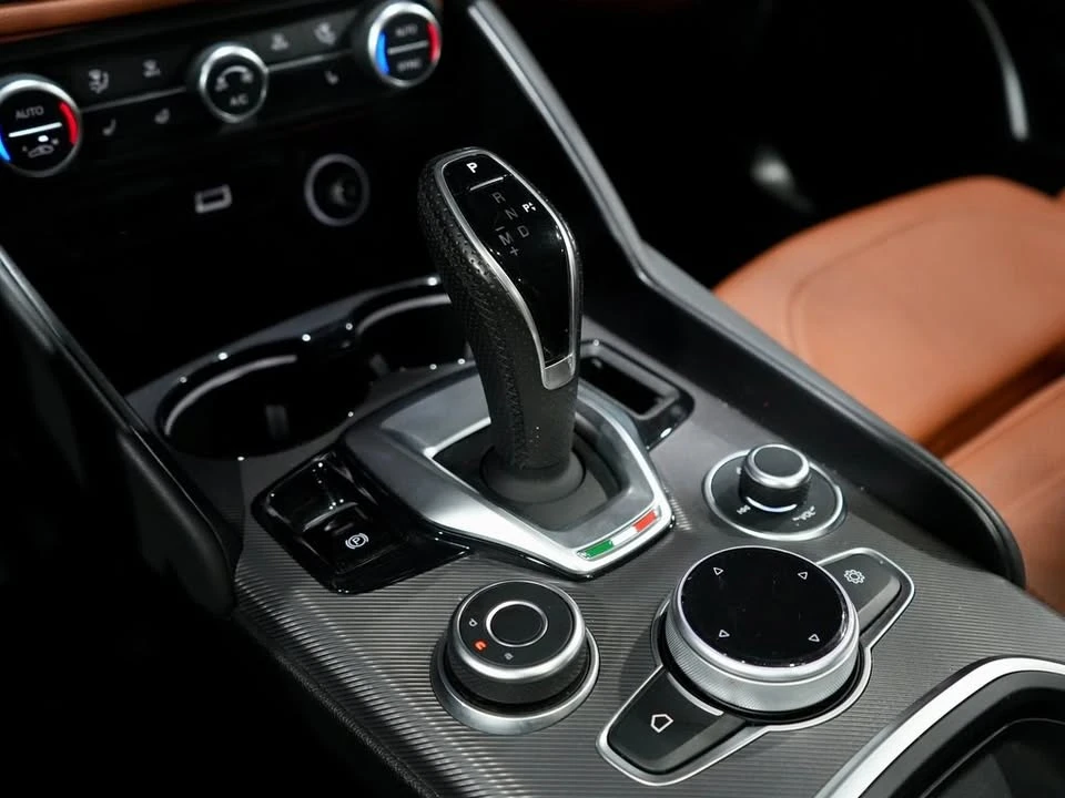 2021 Alfa Romeo Giulia - Image 11 of 19