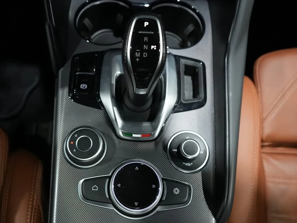 2021 Alfa Romeo Giulia - Image 12 of 19
