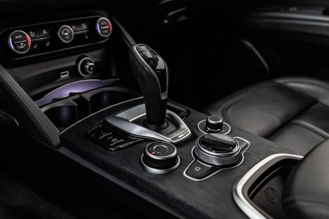 2021 Alfa Romeo Stelvio - Image 14 of 18