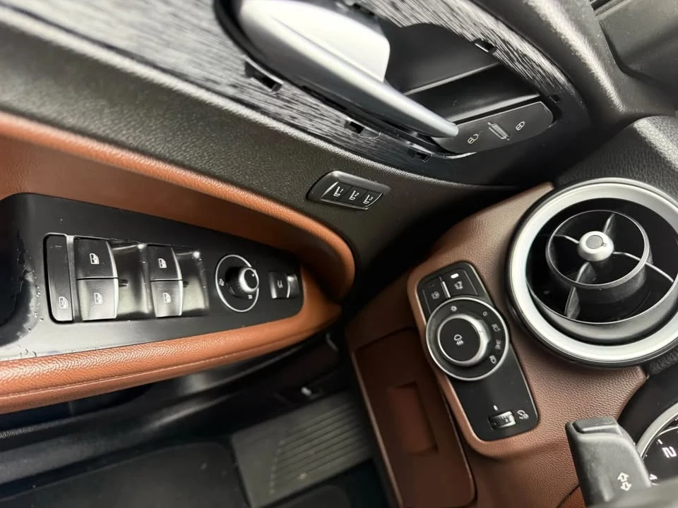 2021 Alfa Romeo Stelvio - Image 14 of 15