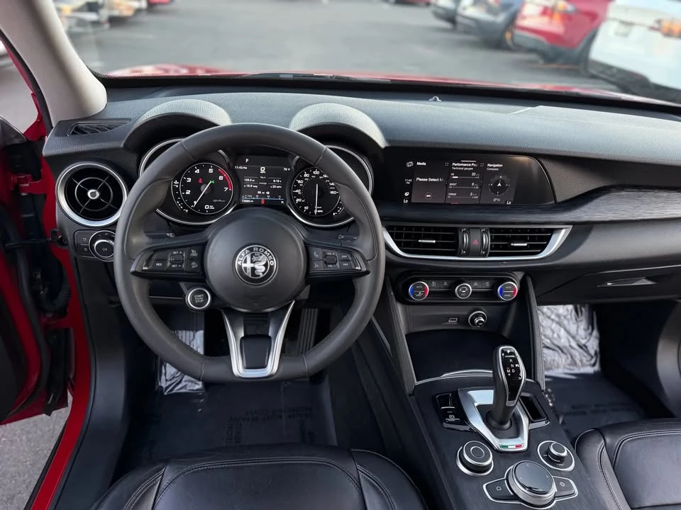 2021 Alfa Romeo - Image 13 of 20