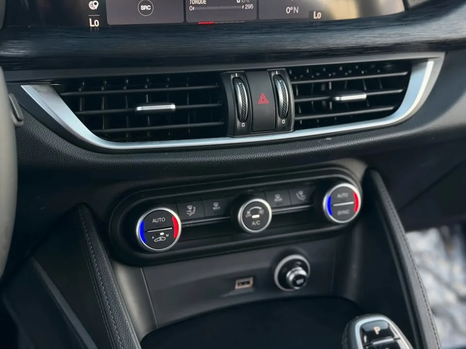 2021 Alfa Romeo - Image 18 of 20