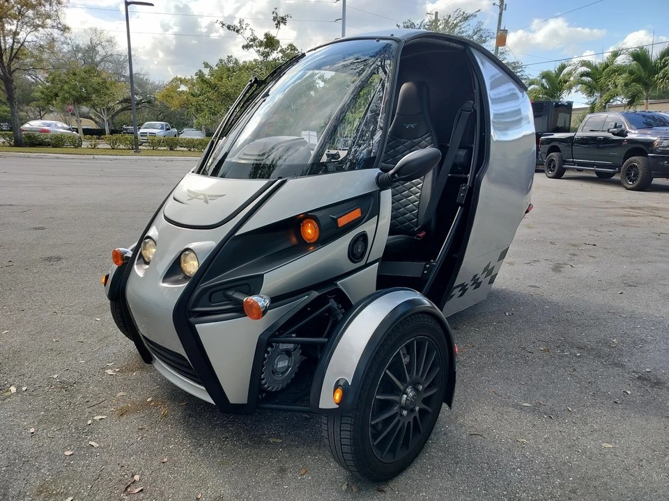 2021 Arcimoto - Image 8 of 31