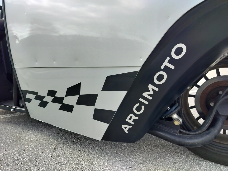 2021 Arcimoto - Image 17 of 31