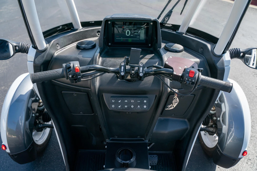 2021 Arcimoto - Image 26 of 31