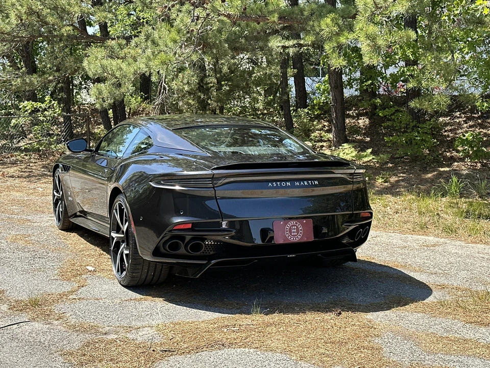 2021 Aston Martin DBS Superleggera - Image 17 of 31