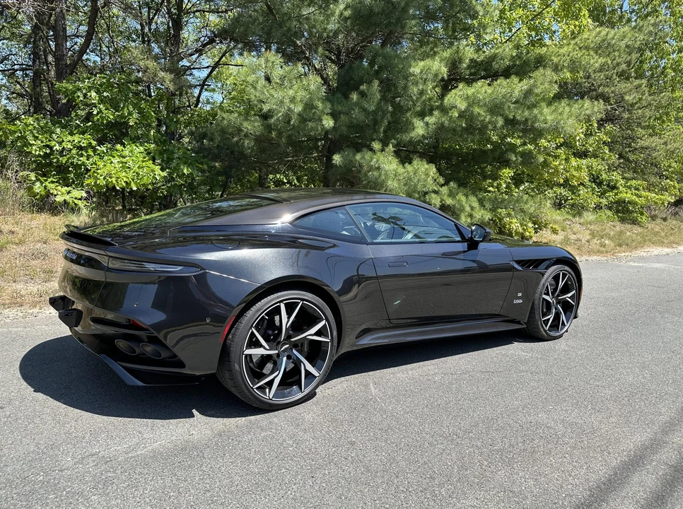 2021 Aston Martin DBS Superleggera - Image 19 of 31