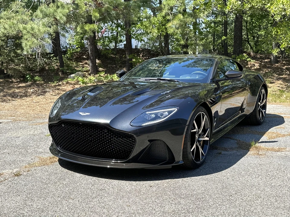 2021 Aston Martin DBS Superleggera - Image 2 of 31
