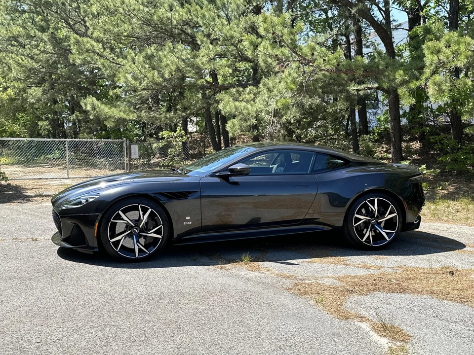 2021 Aston Martin DBS Superleggera - Image 12 of 31