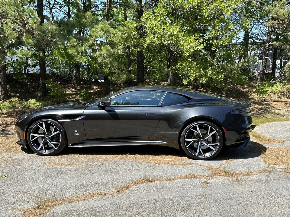 2021 Aston Martin DBS Superleggera - Image 14 of 31