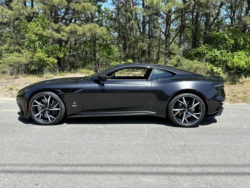 2021 Aston Martin DBS Superleggera - Image 13 of 31