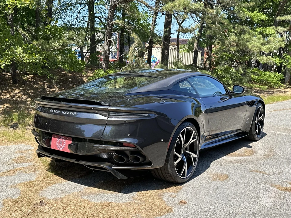 2021 Aston Martin DBS Superleggera - Image 27 of 31