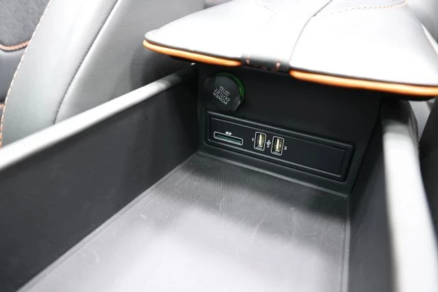 2021 Aston Martin DBS Superleggera - Image 25 of 31