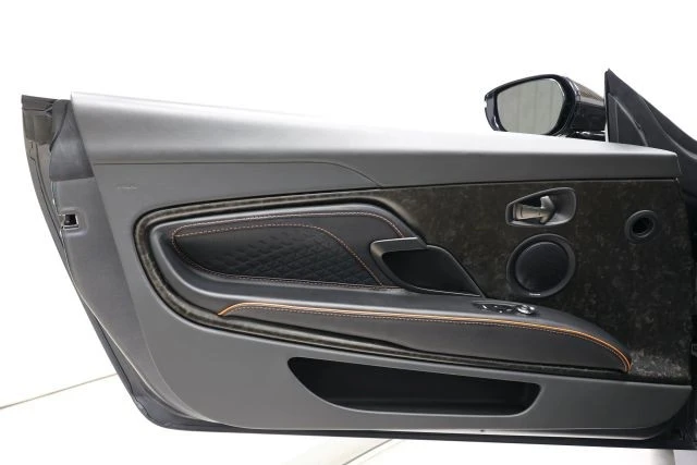 2021 Aston Martin DBS Superleggera - Image 13 of 31