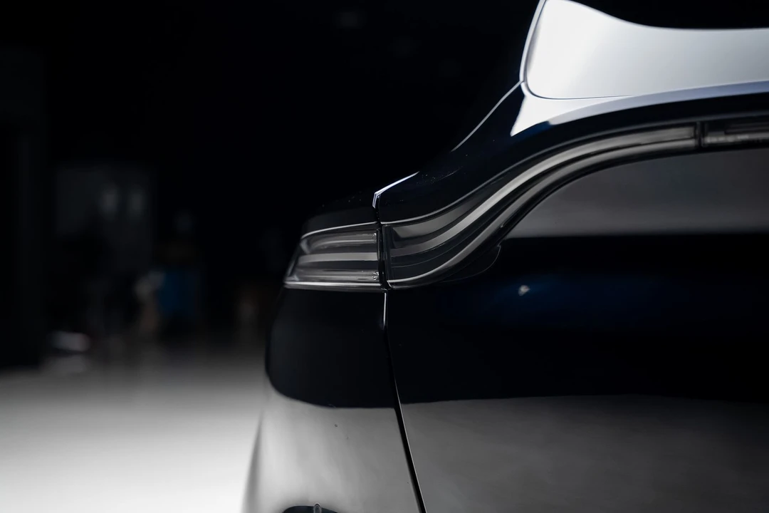 2021 Aston Martin DBX - Image 27 of 31