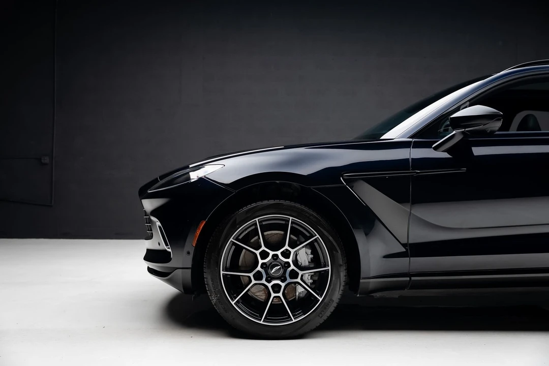 2021 Aston Martin DBX - Image 18 of 31