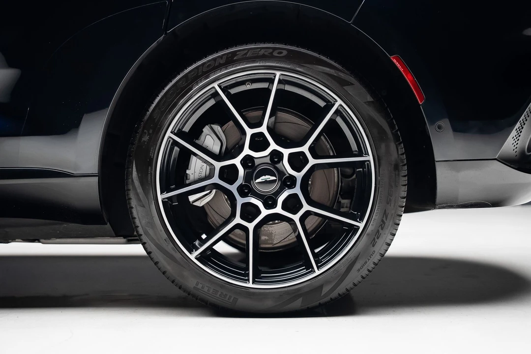 2021 Aston Martin DBX - Image 21 of 31