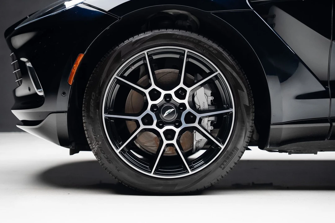 2021 Aston Martin DBX - Image 19 of 31