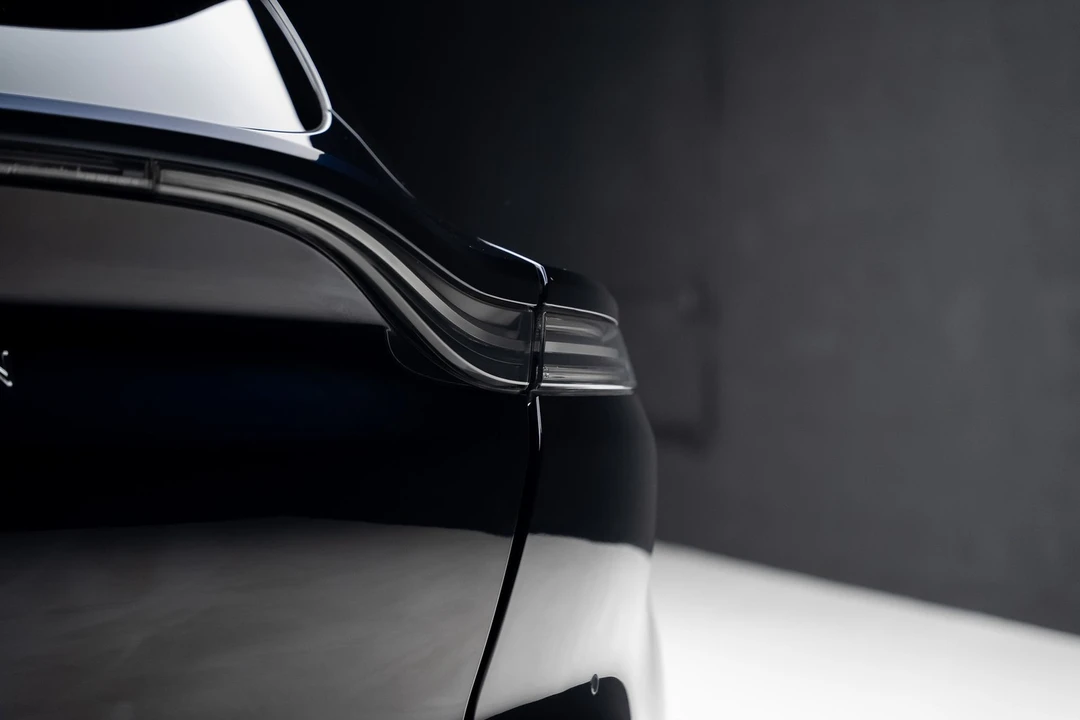 2021 Aston Martin DBX - Image 28 of 31