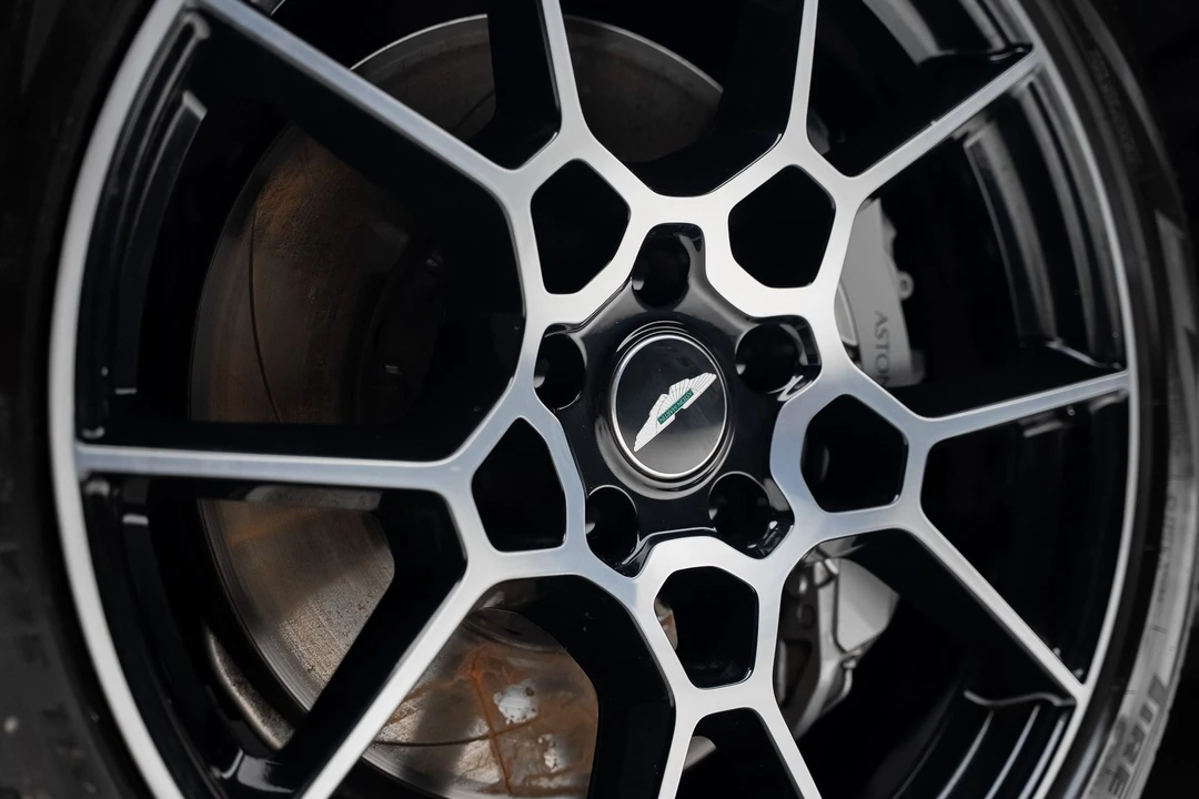 2021 Aston Martin DBX - Image 22 of 31