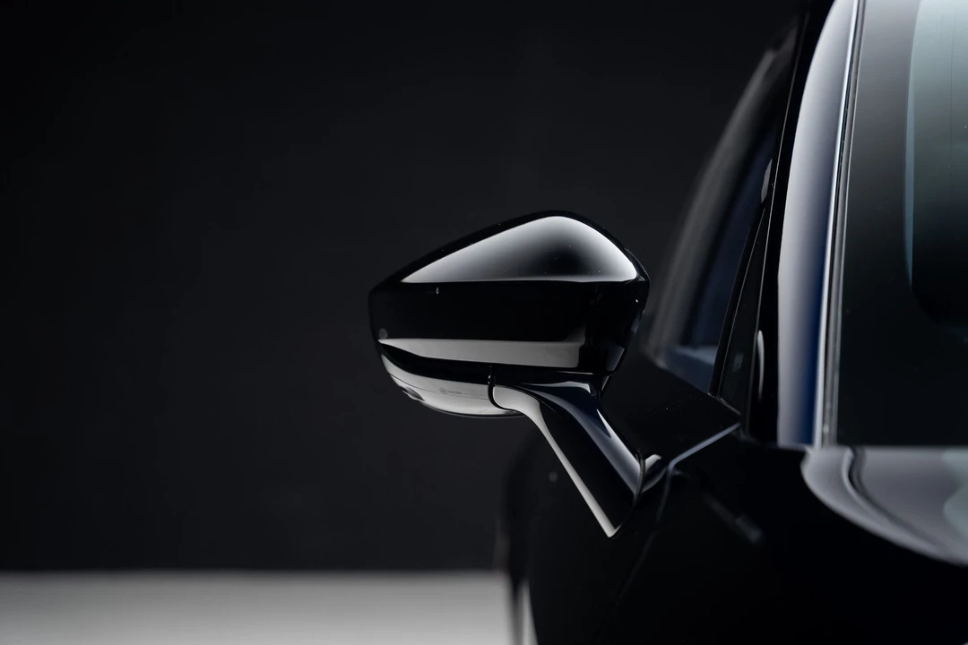 2021 Aston Martin DBX - Image 14 of 31