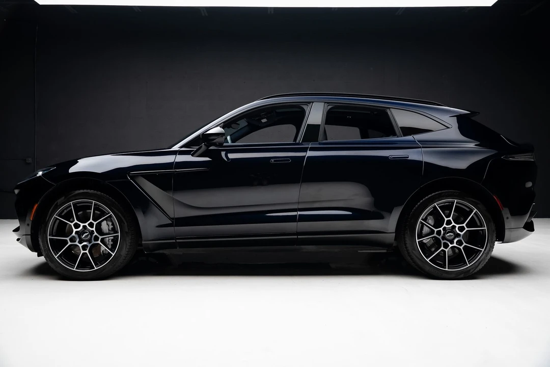 2021 Aston Martin DBX - Image 17 of 31