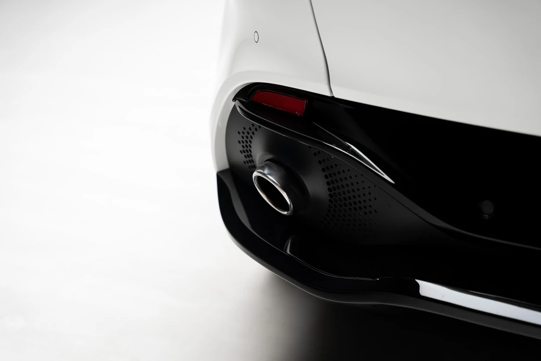 2021 Aston Martin DBX - Image 30 of 31
