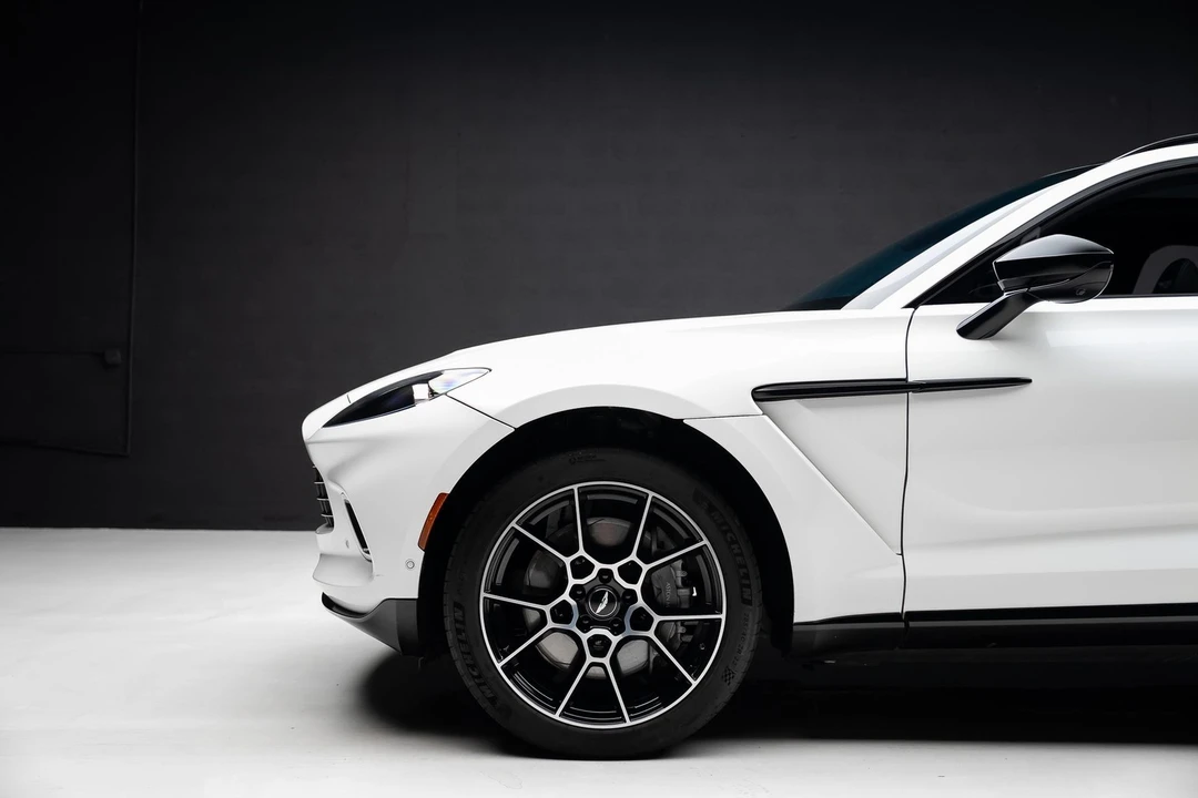 2021 Aston Martin DBX - Image 18 of 31