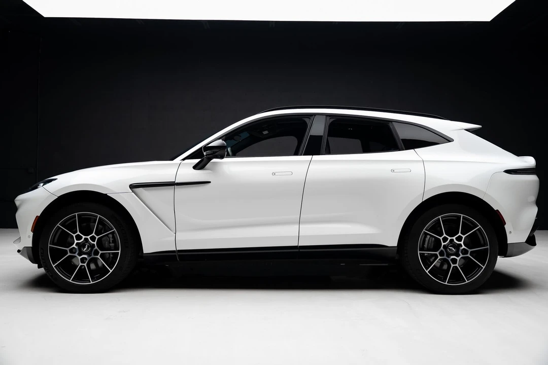 2021 Aston Martin DBX - Image 17 of 31