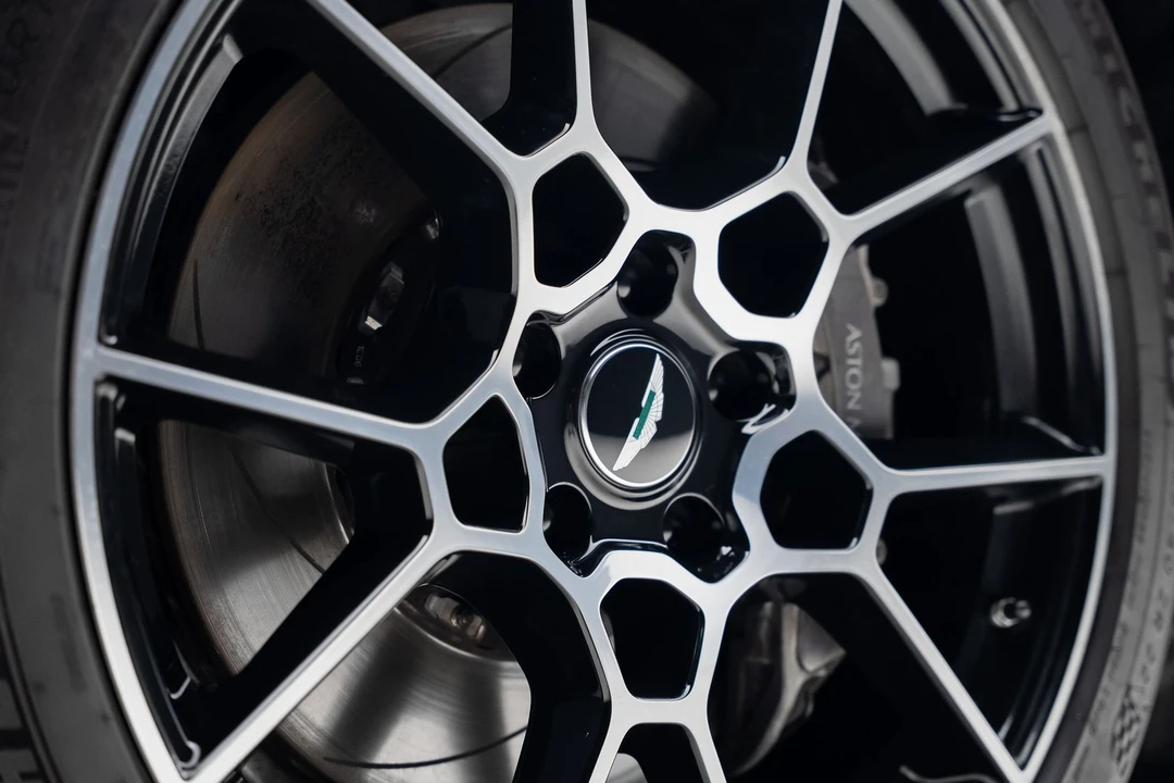 2021 Aston Martin DBX - Image 22 of 31