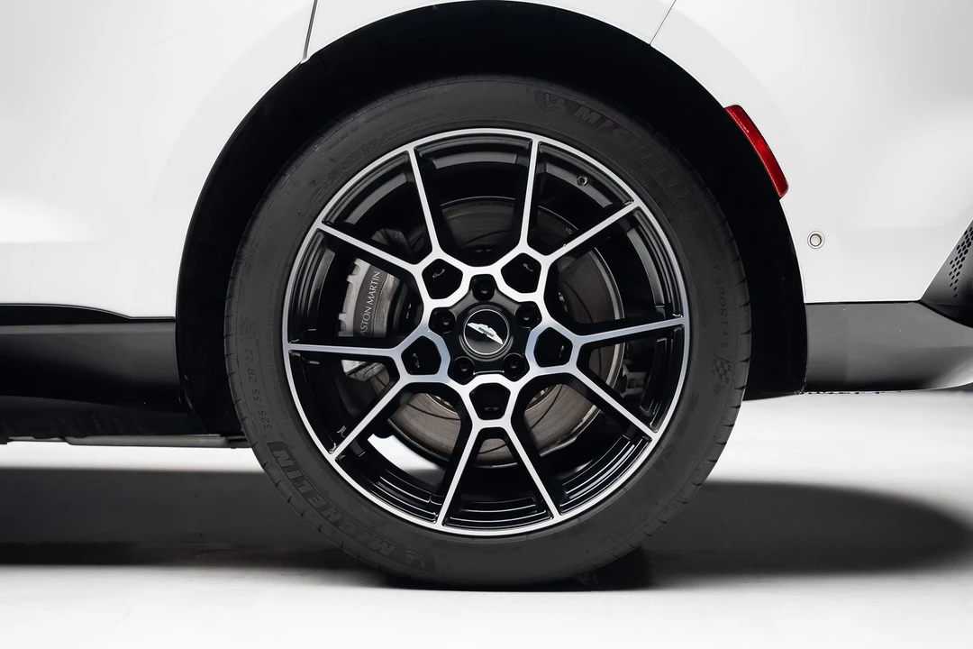 2021 Aston Martin DBX - Image 20 of 31