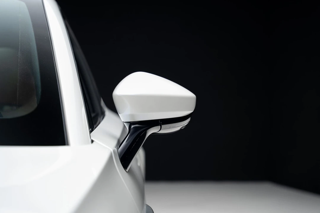 2021 Aston Martin DBX - Image 15 of 31