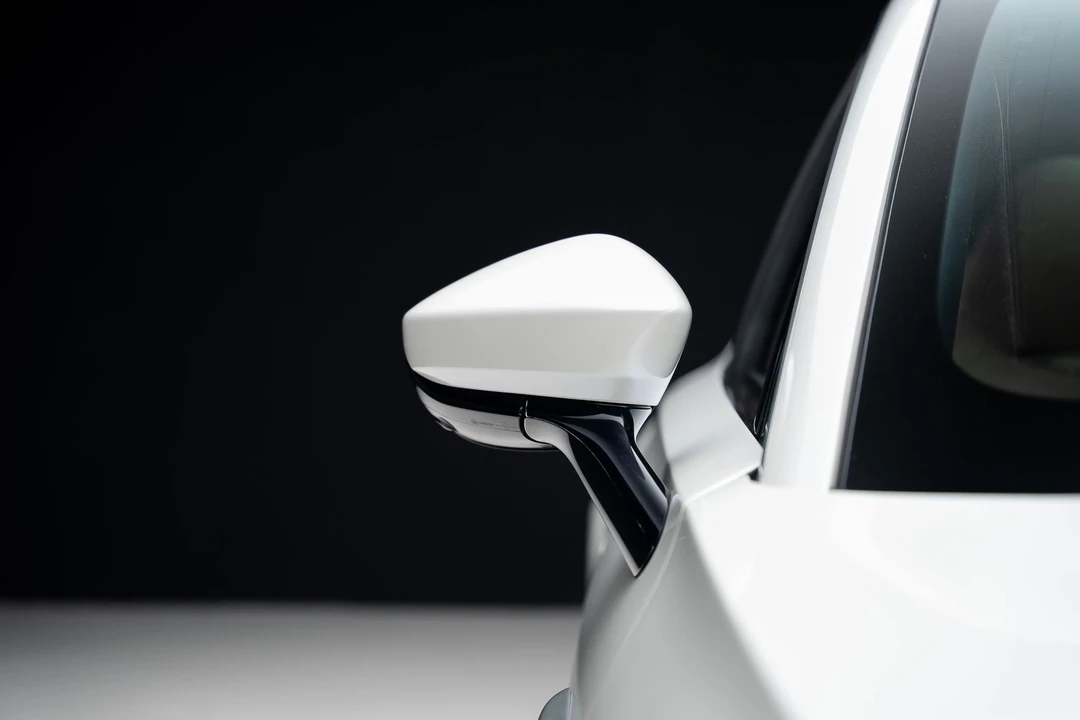 2021 Aston Martin DBX - Image 14 of 31