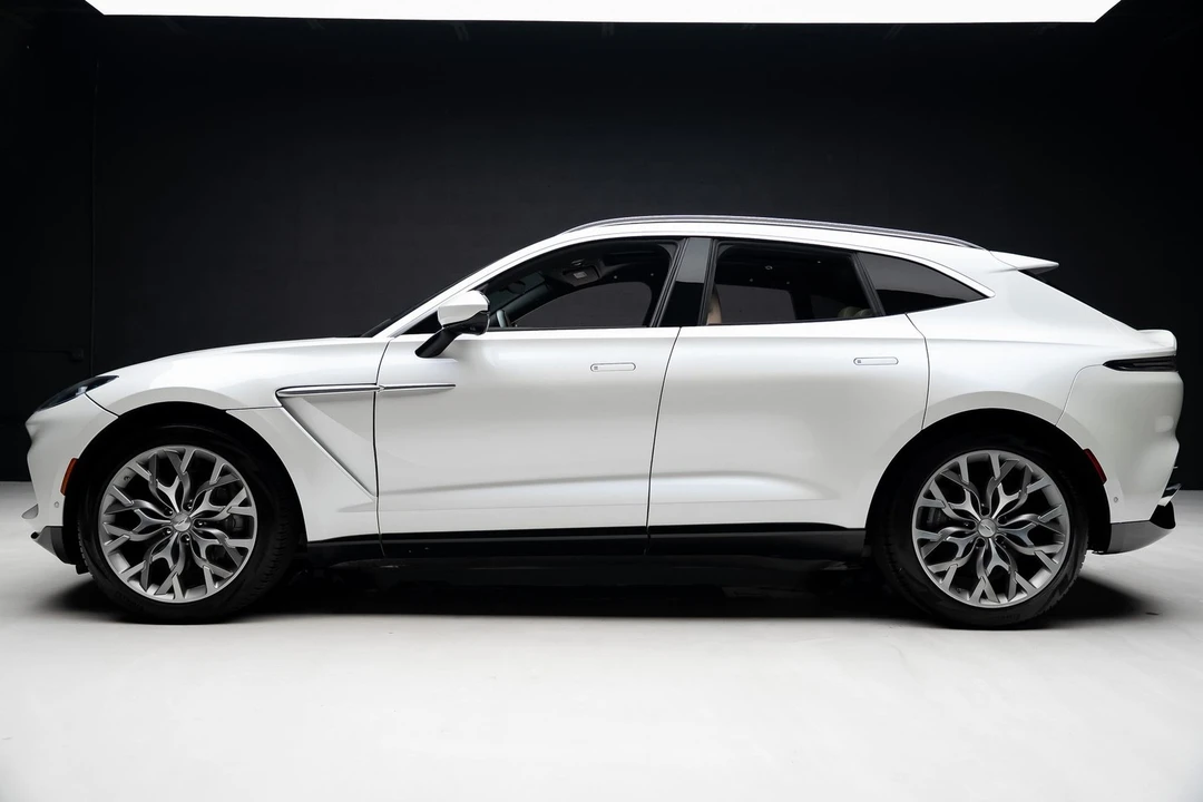 2021 Aston Martin DBX - Image 17 of 31