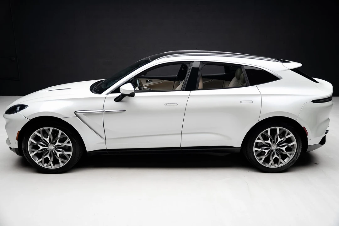 2021 Aston Martin DBX - Image 16 of 31
