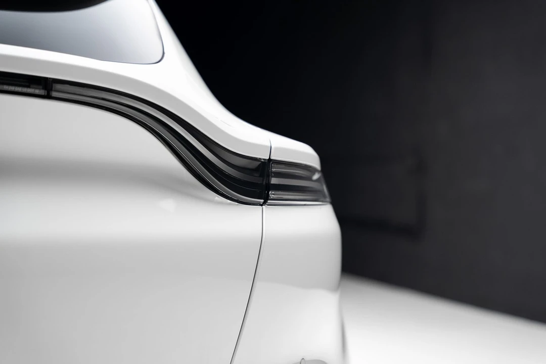 2021 Aston Martin DBX - Image 27 of 31