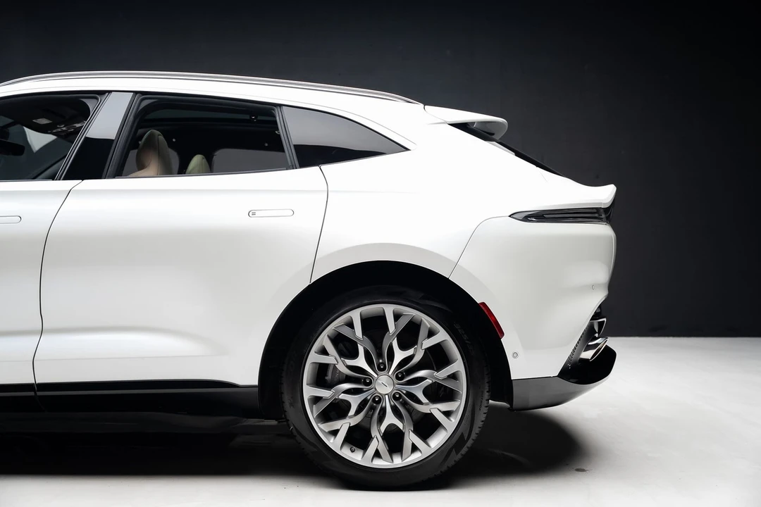 2021 Aston Martin DBX - Image 20 of 31