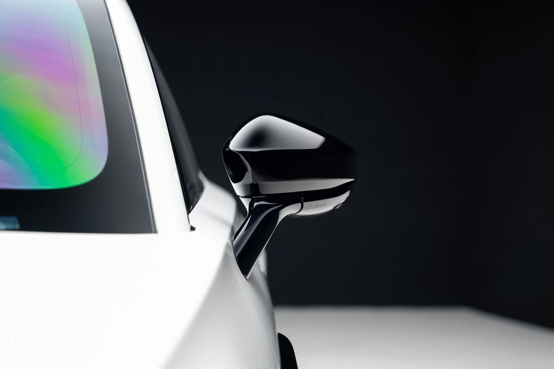 2021 Aston Martin DBX - Image 15 of 31
